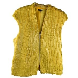 600 West Mustard Yellow Vest with Zipper Front Closure Size Large NWOT